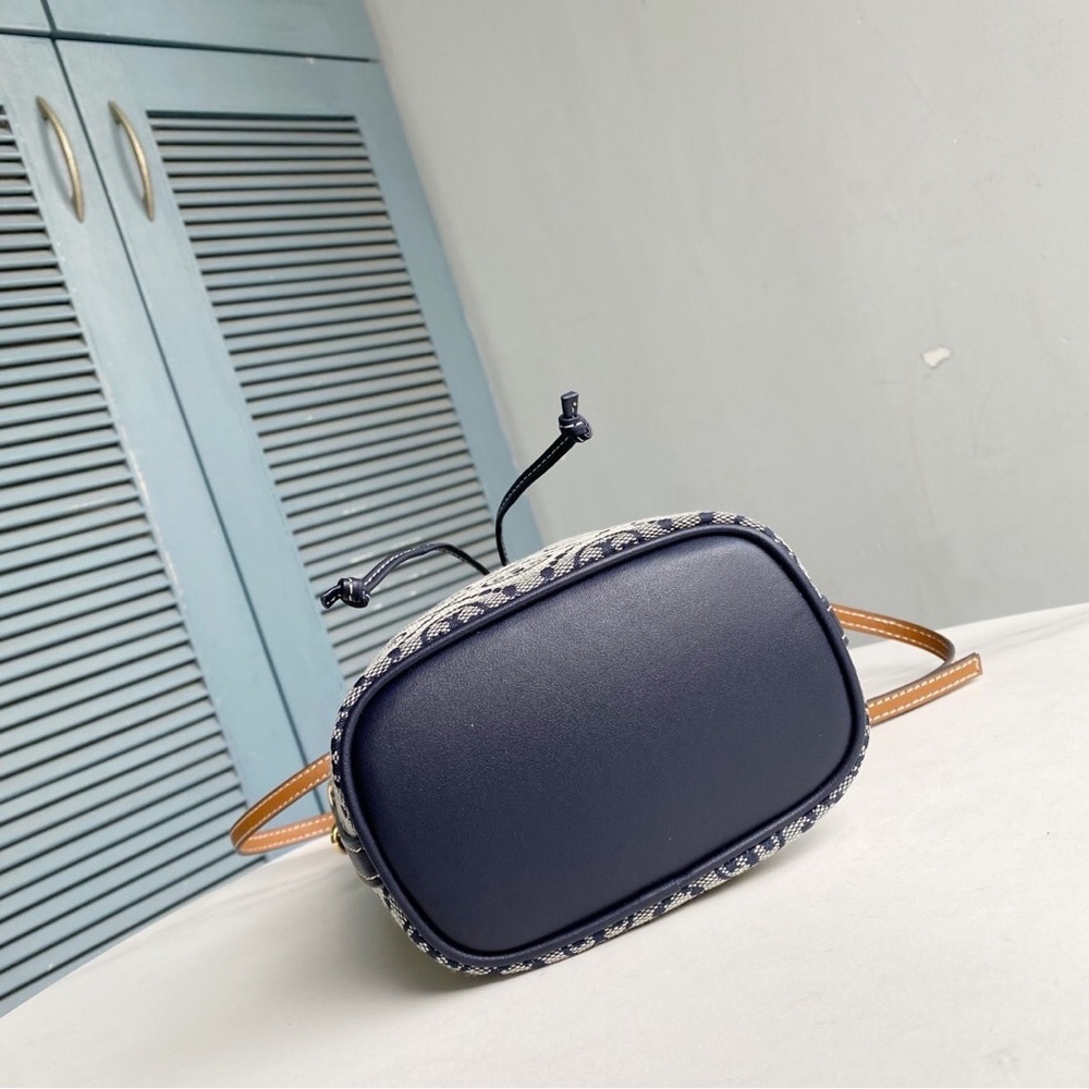 NEW Tory Burch monogram bucket bag - Picture 6 of 9